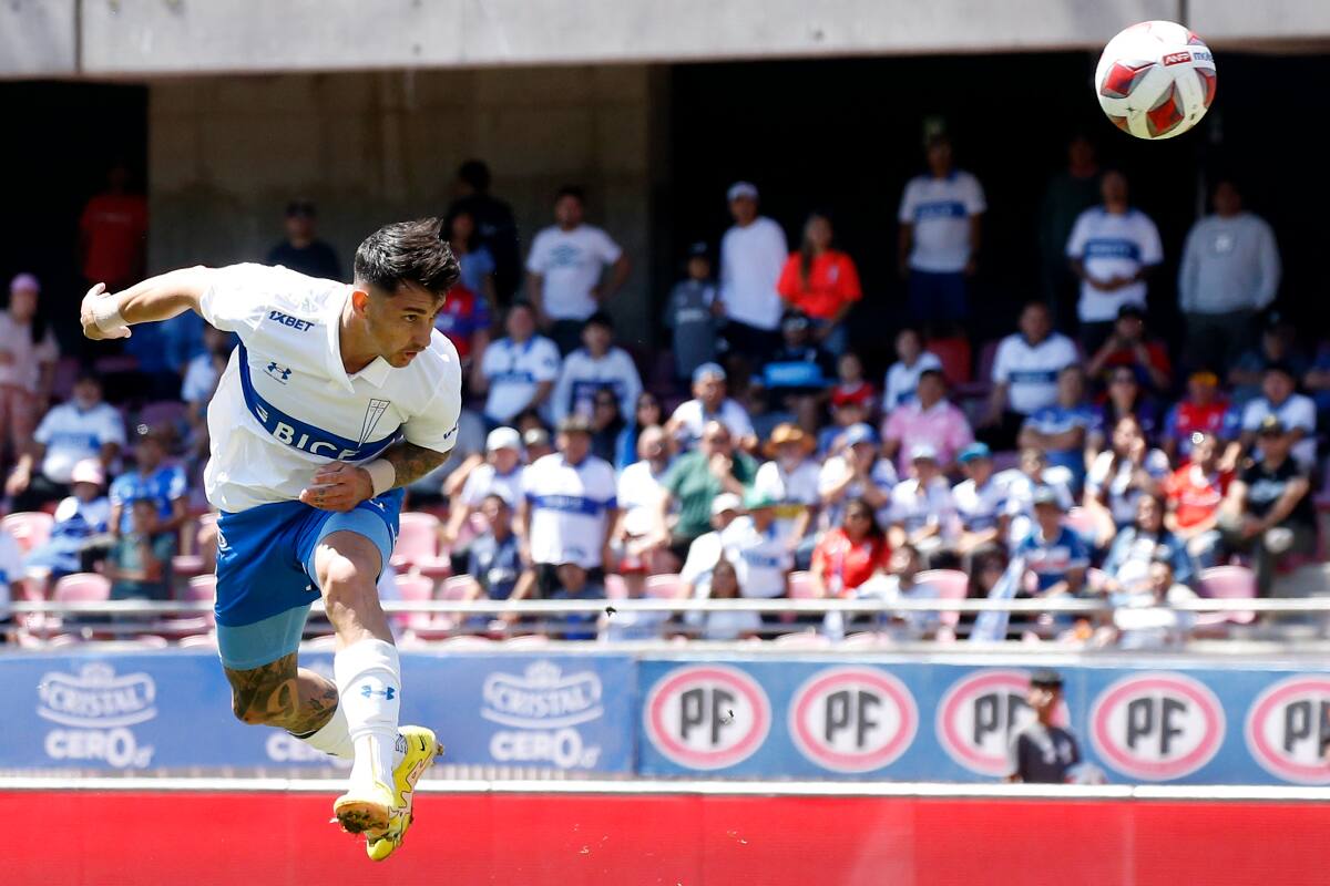 sigue luchando por convertirse en el máximo goleador de la UC. Foto: Agencia Aton.