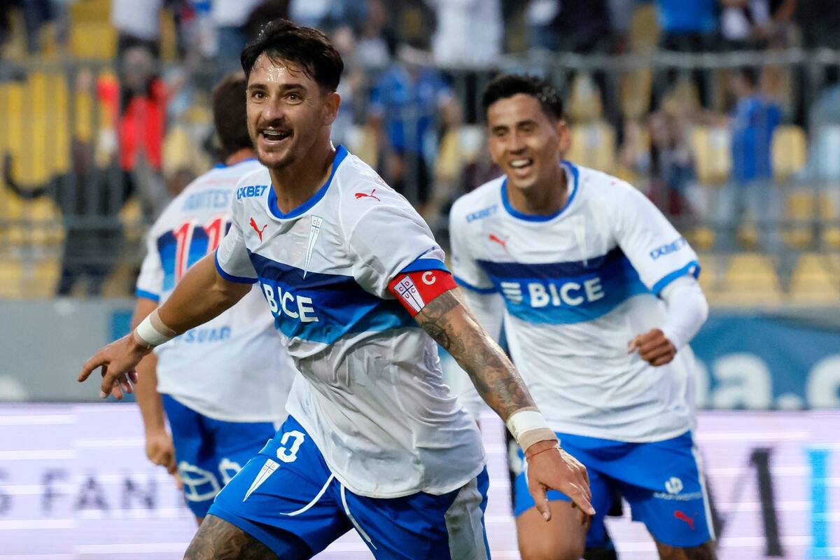 El Toro celebrando su gol en la UC. Foto: Agencia ATON.