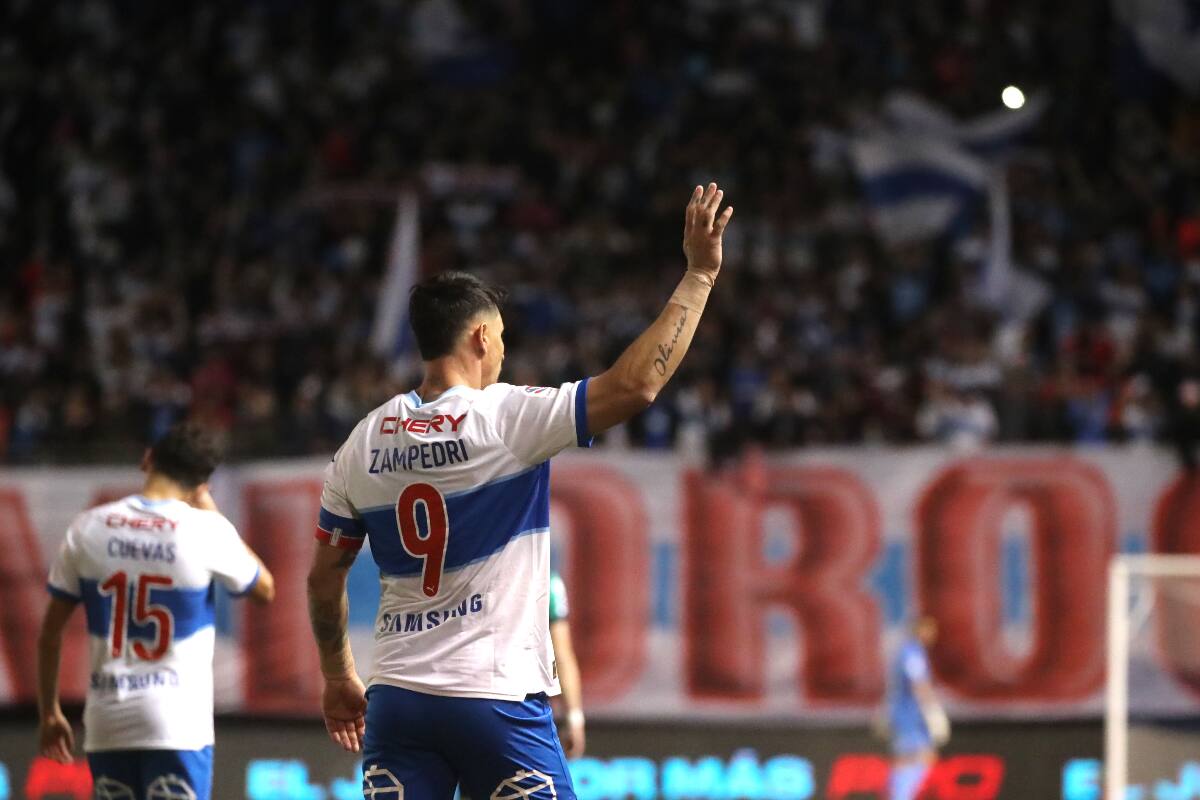 Fernando Zampedri podría convertirse en el máximo goleador histórico de la UC ante Unión Española. (Foto: Aton)