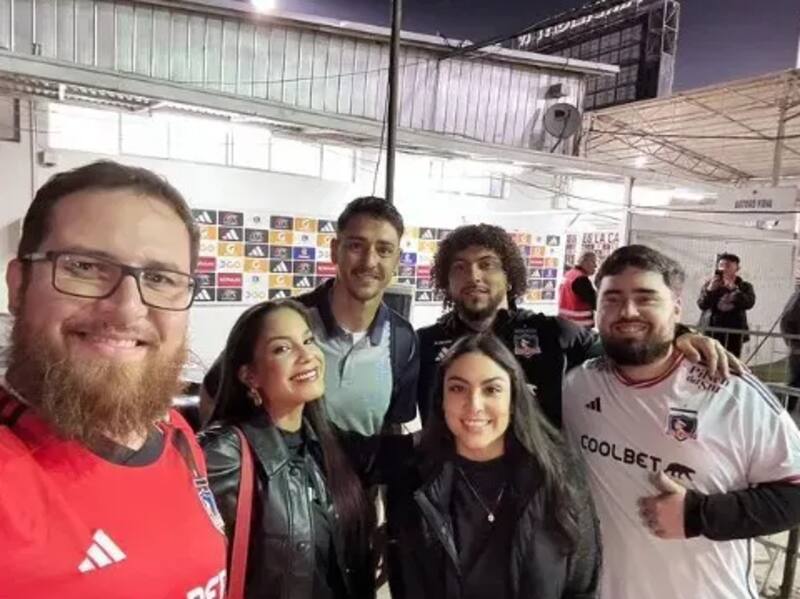 Fernando Zampedri y Maximiliano Falcón compartieron en el Monumental tras el último partido de Colo Colo ante la UC.