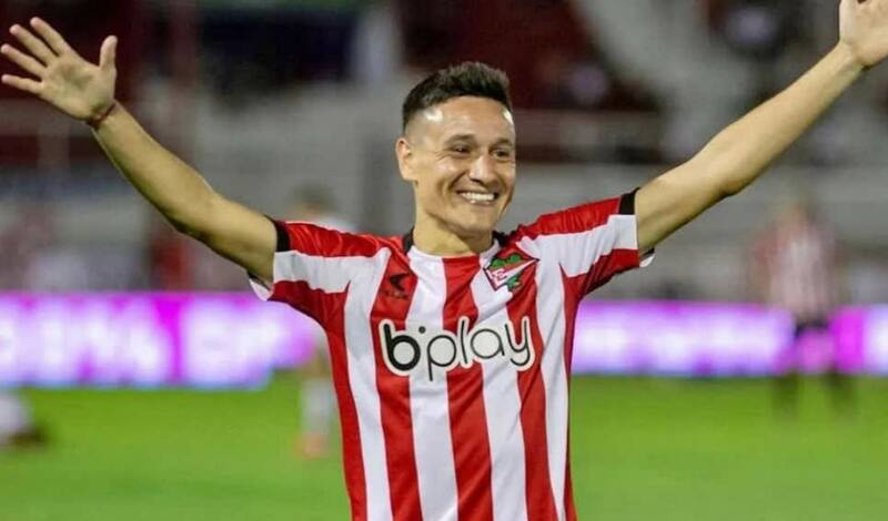 Fernando Zuqui interesa en la Universidad Católica.