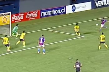 Se juegan la vida en Copa Chile: Fernando Zuqui abrió el marcador para la UC con este tremendo derechazo