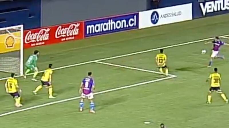 Se juegan la vida en Copa Chile: Fernando Zuqui abrió el marcador para la UC con este tremendo derechazo
