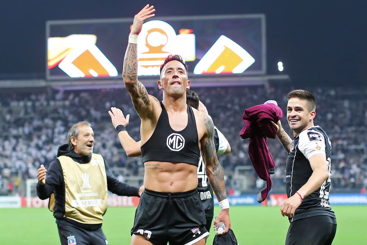 Lucas Barrios celebra ante Corinthians en Sao Paulo. El delantero marcó el gol que le dio a Colo Colo el paso a cuartos de final de la Libertadores en 2018.