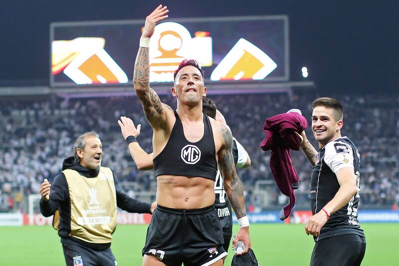 Lucas Barrios celebra ante Corinthians en Sao Paulo. El delantero marcó el gol que le dio a Colo Colo el paso a cuartos de final de la Libertadores en 2018.