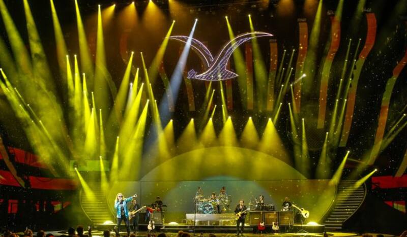 revela a nuevos cantantes confirmados.