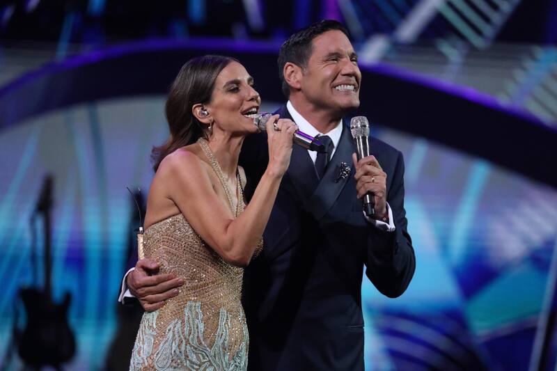 Vina del Mar, 28 de febrero de 2024.
Los animadores Maria Luisa Godoy y Francisco Saavedra durante la cuarta noche del Festival de Vina 2024.
Aton Chile