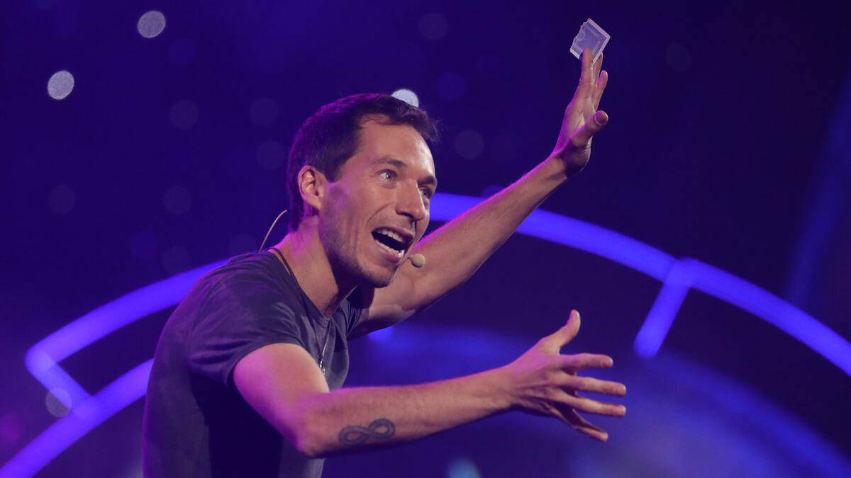 VIDEO: Jean Paul Olhaberry hizo impresionante show de magia y viajó en el tiempo en la Teletón