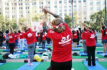 Disfruta de las dos jornadas del Festival de Yoga gratuito en Santiago