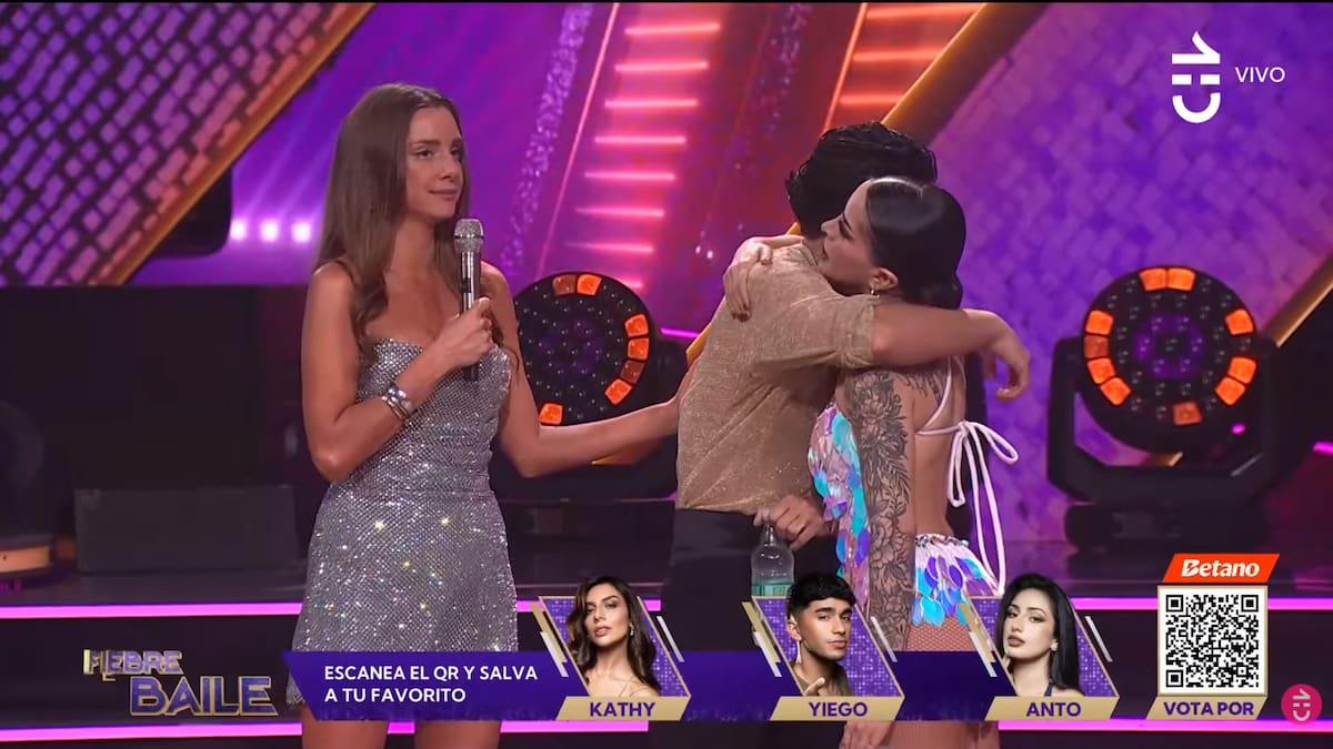 Geraldine consolando a su compañero. Foto: reproducción.