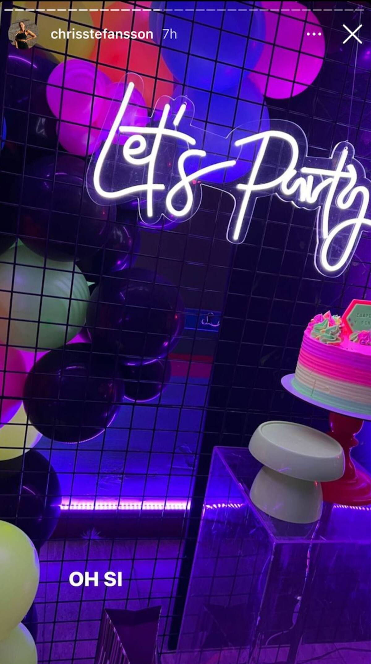 El neon fue protagonista de la fiesta.
