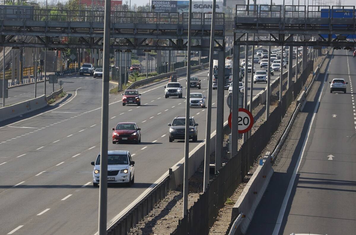 Llaman a no circular por la berma en desplazamientos por Fiestas Patrias: esta es la multa que puedes recibir