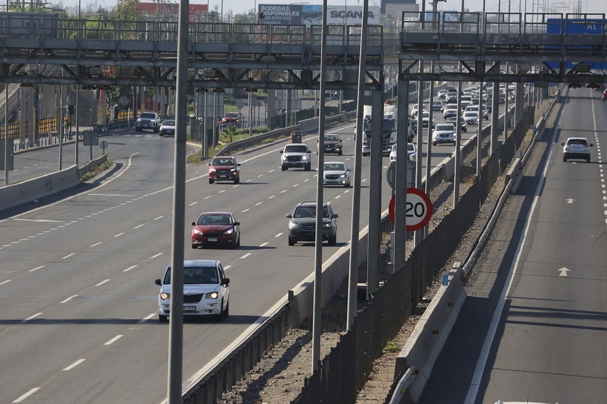 Estas son las razones para no utilizar la berma como carril.