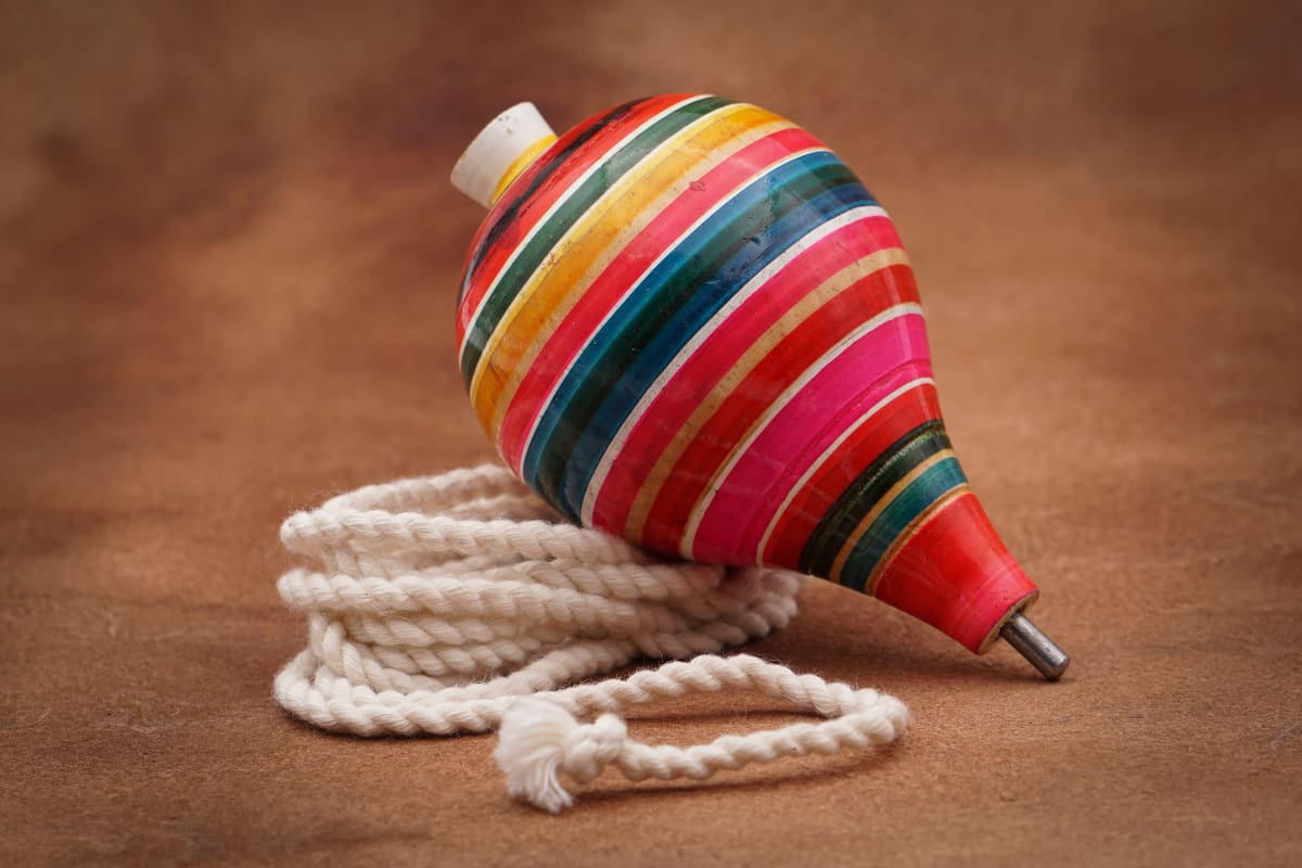 El trompo es uno de los juegos más populares para celebrar en estas fechas.