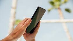 ¿Llevarás tu celular a las fondas?: Consejos para protegerlo y qué hacer si lo pierdes