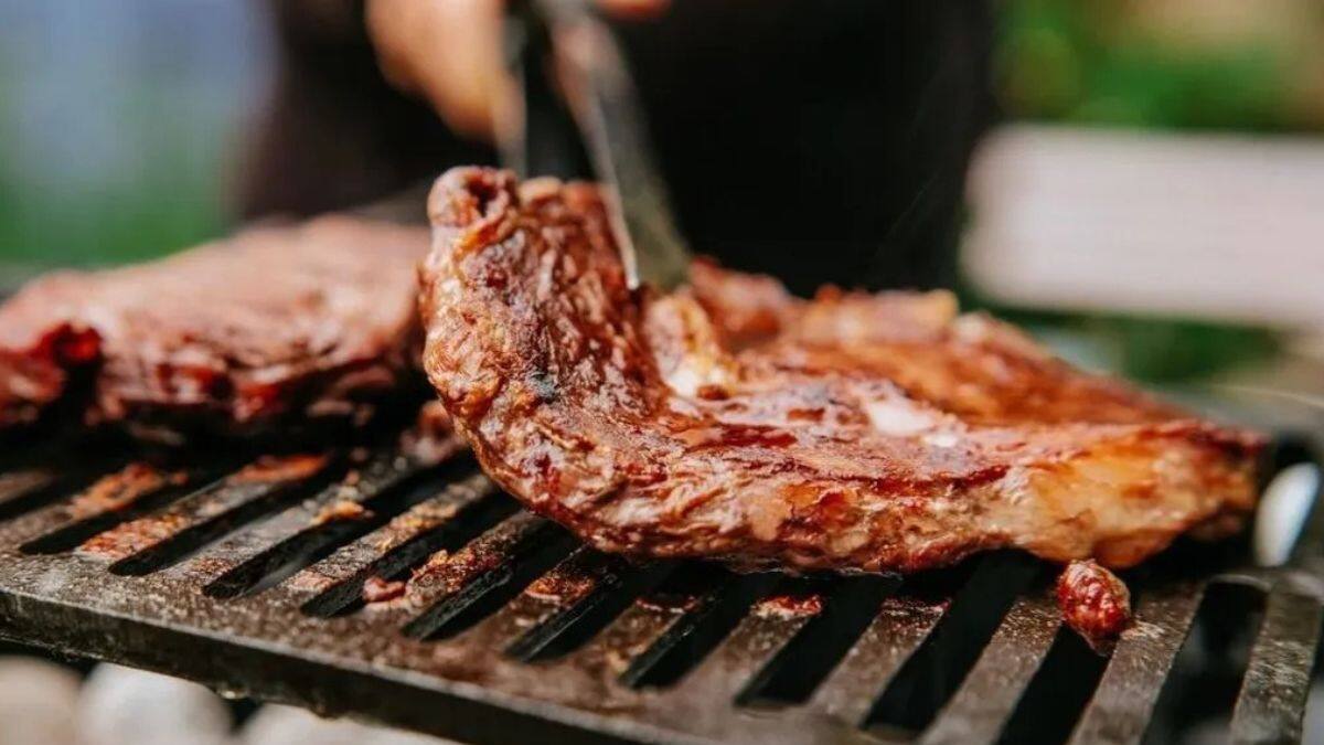 “Pueden comer anticuchos, siempre que sea mesurado”: Rubén Aguayo, Cardiólogo del Hospital San Juan de Dios, entrega guía básica de cuidados para personas con problemas al corazón en Fiestas Patrias