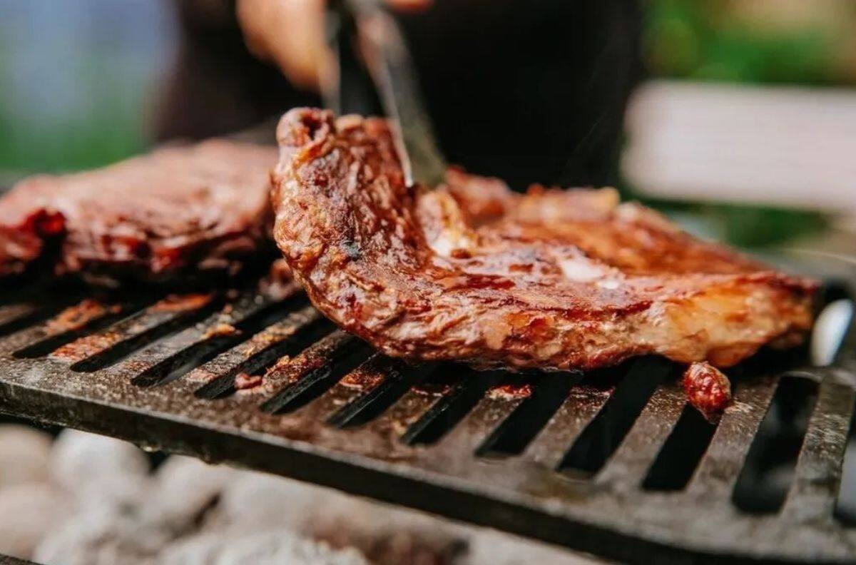 “Pueden comer anticuchos, siempre que sea mesurado”: Rubén Aguayo, Cardiólogo del Hospital San Juan de Dios, entrega guía básica de cuidados para personas con problemas al corazón en Fiestas Patrias