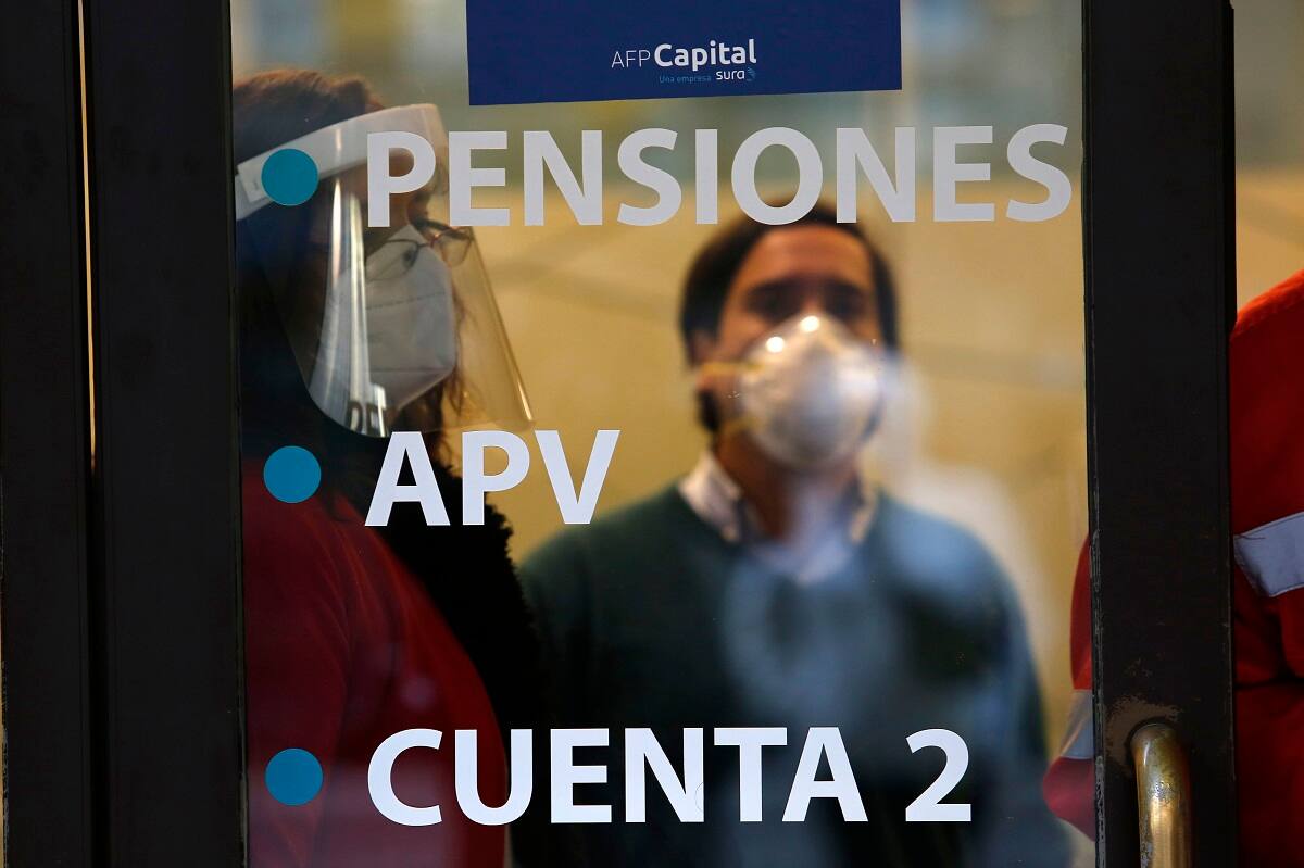 Santiago, 30 de julio 2020
Filas en AFP Capital para solicitudes de retiro fondos de las AFP
Marcelo Hernandez/Aton Chile