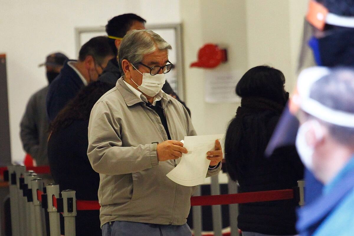 Filas para acceder a servicios en Banco Estado de Valparaiso 20/04/20