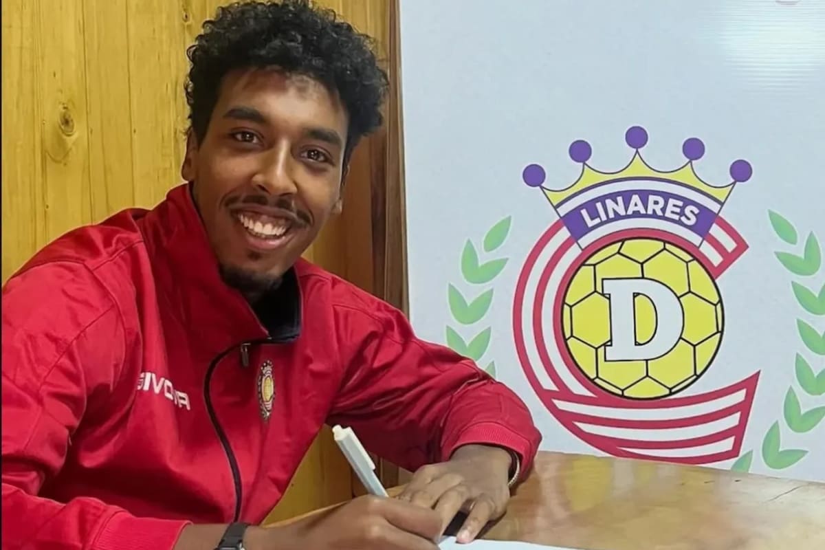 Jugador de Deportes Linares. Foto: Instagram Fils Nsengiyumva.