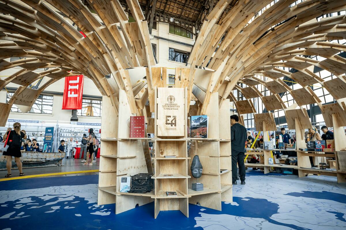 En esta oportunidad, el invitado de honor será la región de Los Lagos, quienes tendrán en exposición las obras de varios de sus autores más destacados durante el evento. Créditos: FILSA 2025.