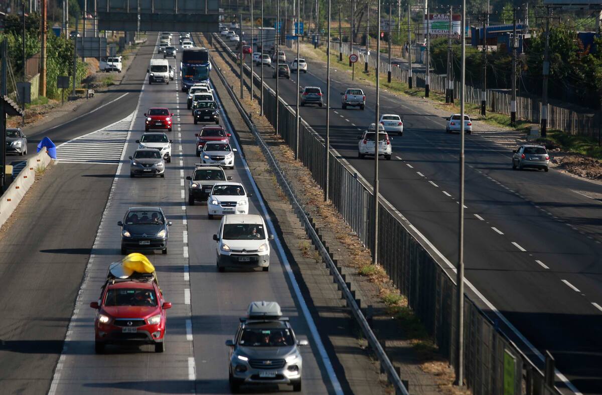 Se espera que para este fin de semana largo más de 300 mil vehículos salgan de Santiago.