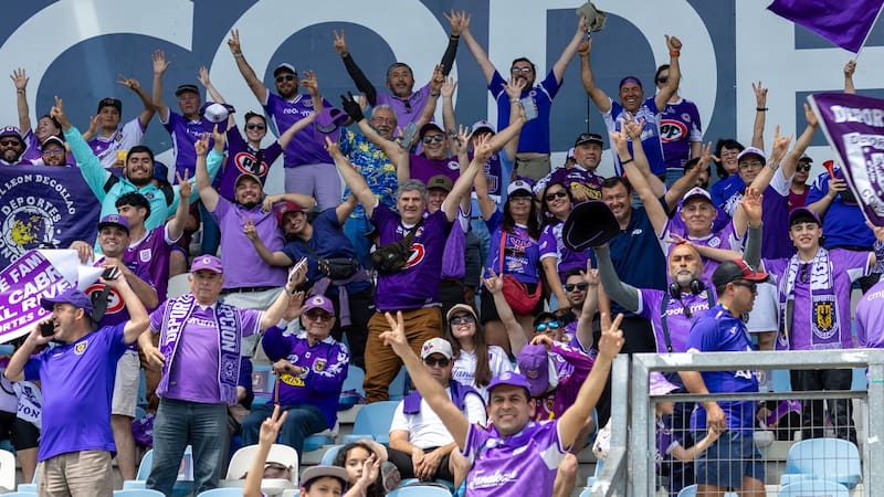 VIDEO | Así fue la caravana de los hinchas de Deportes Concepción que tiñó de lila la Ruta 5 Sur