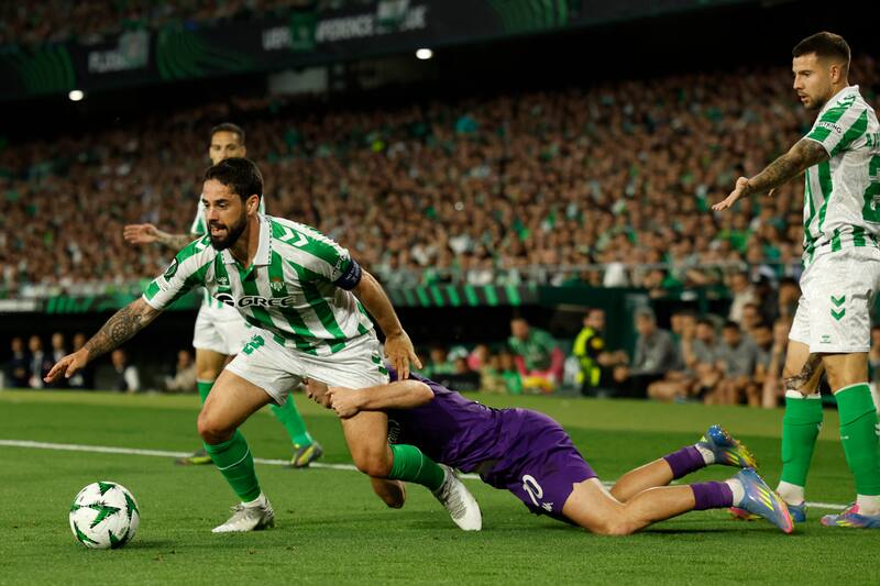 El equipo de Manuel Pellegrini consiguió el paso a la final de la Conference League. EFE