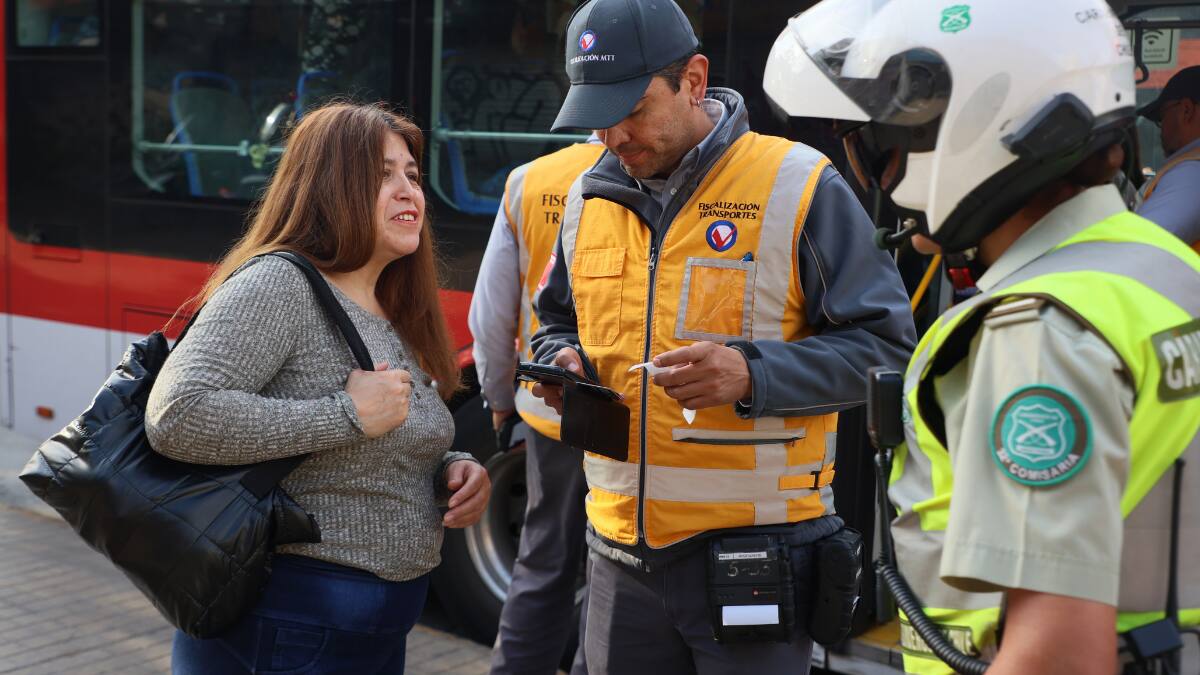 Las comunas y horarios en que se realizarán intensas ficalizaciones antievasión en buses de Red