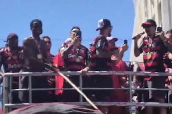 VIDEO | Luego de la polémica: esta canción le dedicaron a Erick Pulgar en pleno festejo del Flamengo