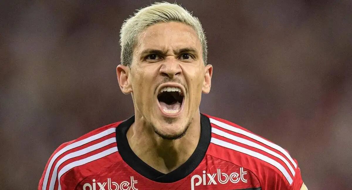 Pedro, el delantero del Flamengo agredido por el PF de Jorge Sampaoli, celebrando un gol.