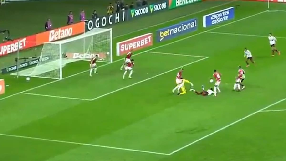 VIDEO | El gol de tres chiflados con el que Flamengo consiguió ajustado empate en duelo de chilenos en Brasil
