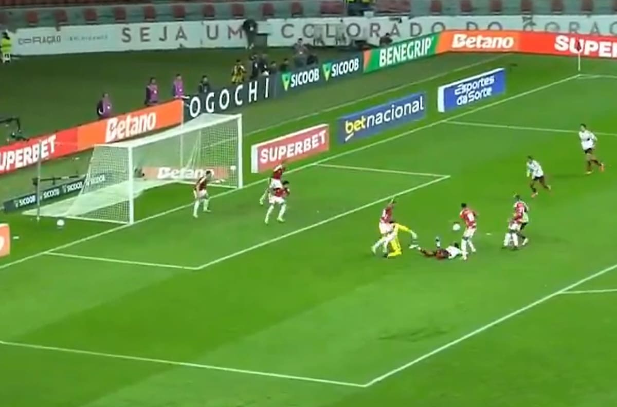 VIDEO | El gol de tres chiflados con el que Flamengo consiguió ajustado empate en duelo de chilenos en Brasil