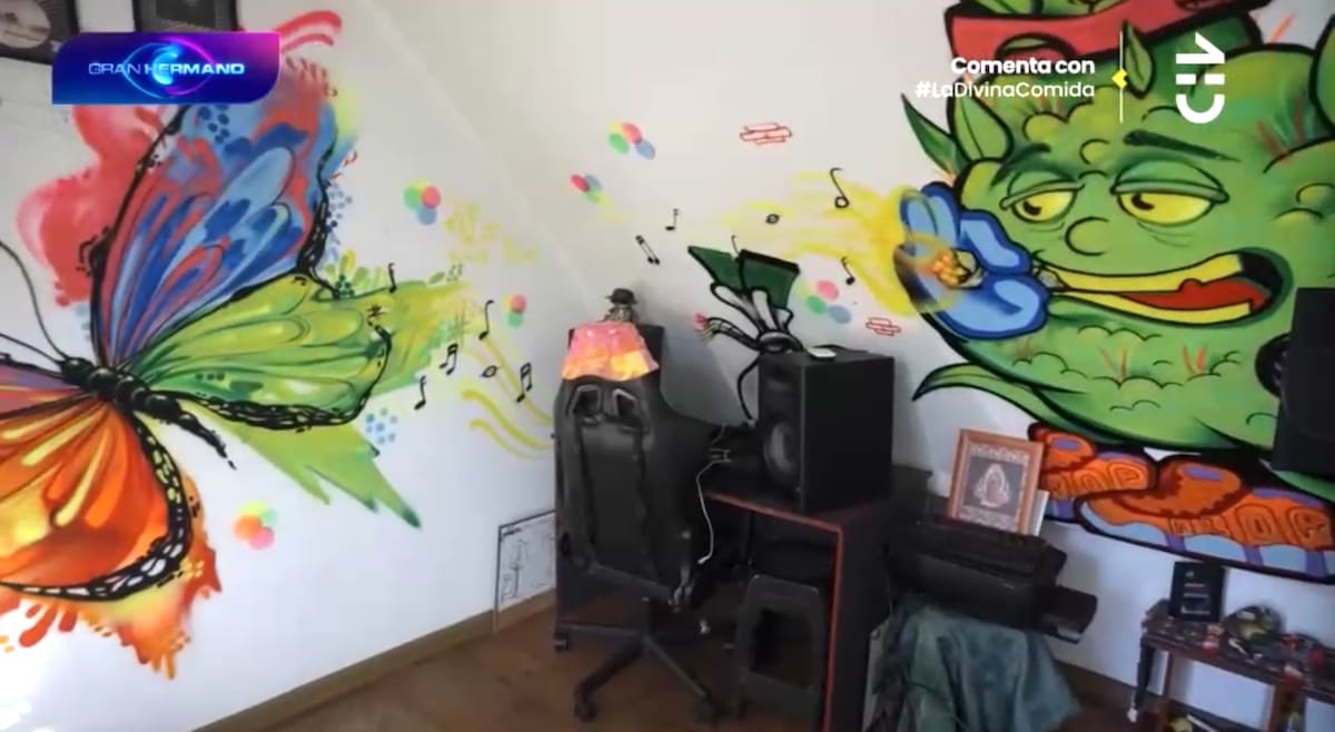 Flor de Rap graba música desde su casa.