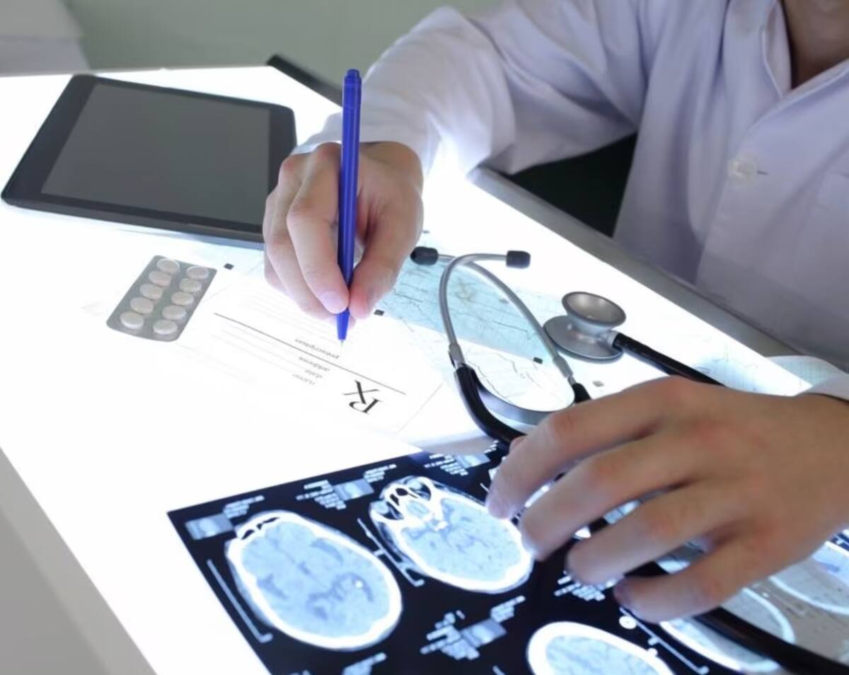 La enfermedad de Parkinson tiene una alta prevalencia en Chile. Revisa los accesos en salud.