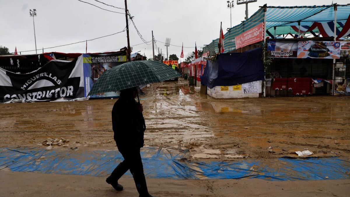 Importantes comunas de la RM anuncian suspensión de fondas por lluvias