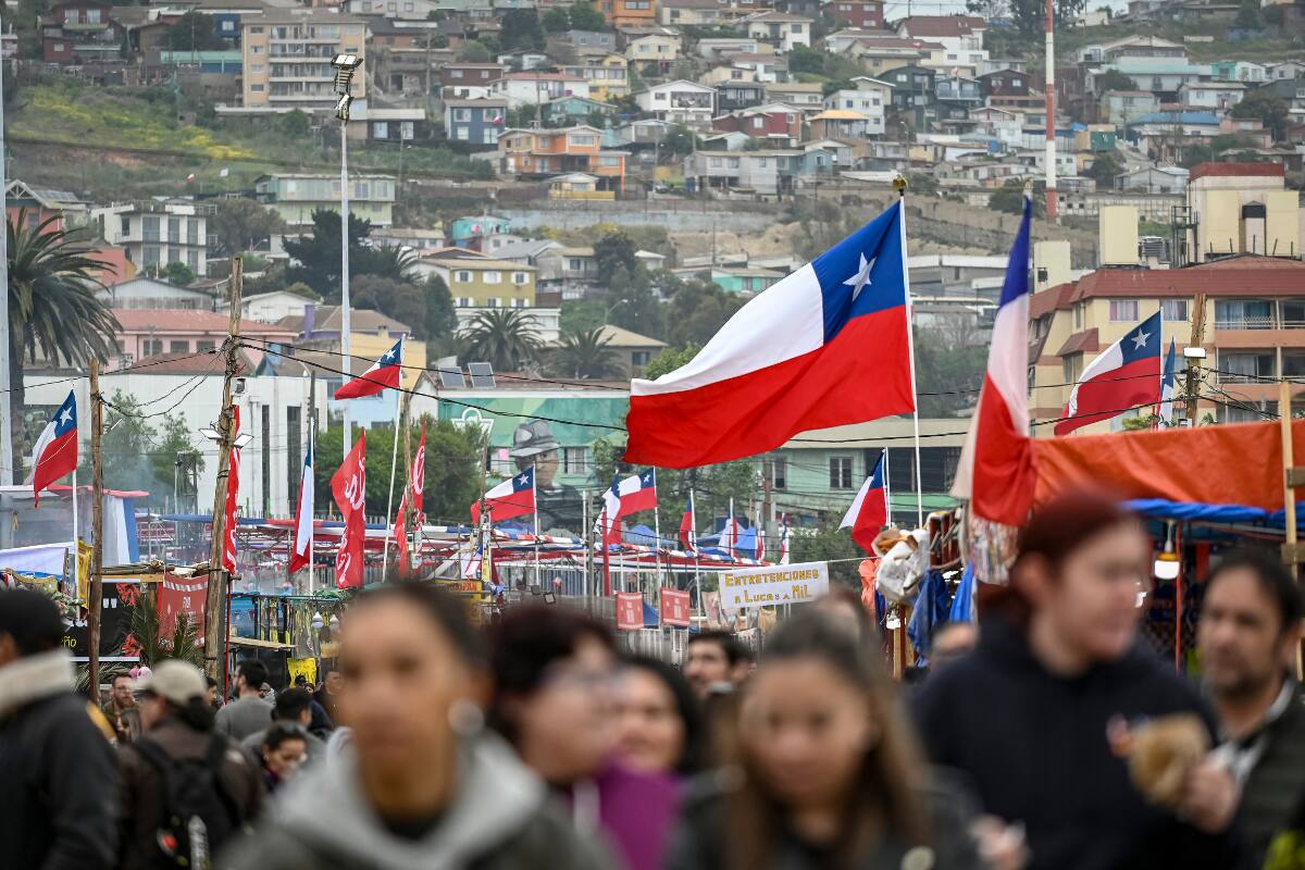 Este año, habrán varias fondas en la quinta región que se convertirán en el centro de las celebraciones durante Fiestas Patrias. Créditos: Jose Veas/Aton Chile.
