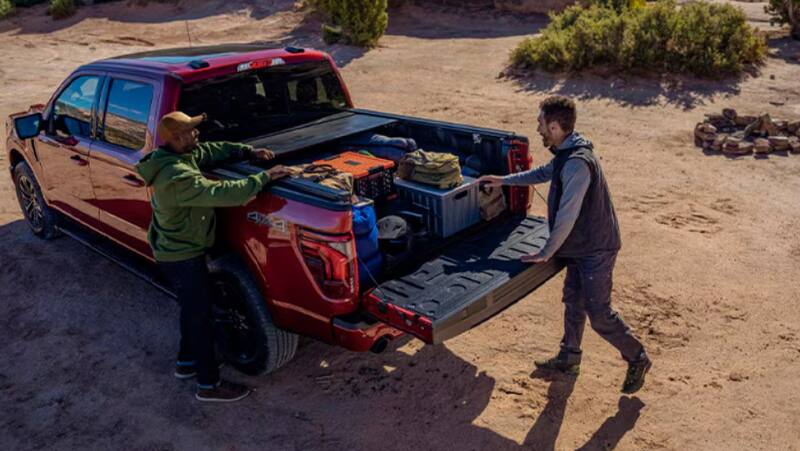 El coche tiene un diseño imponente.