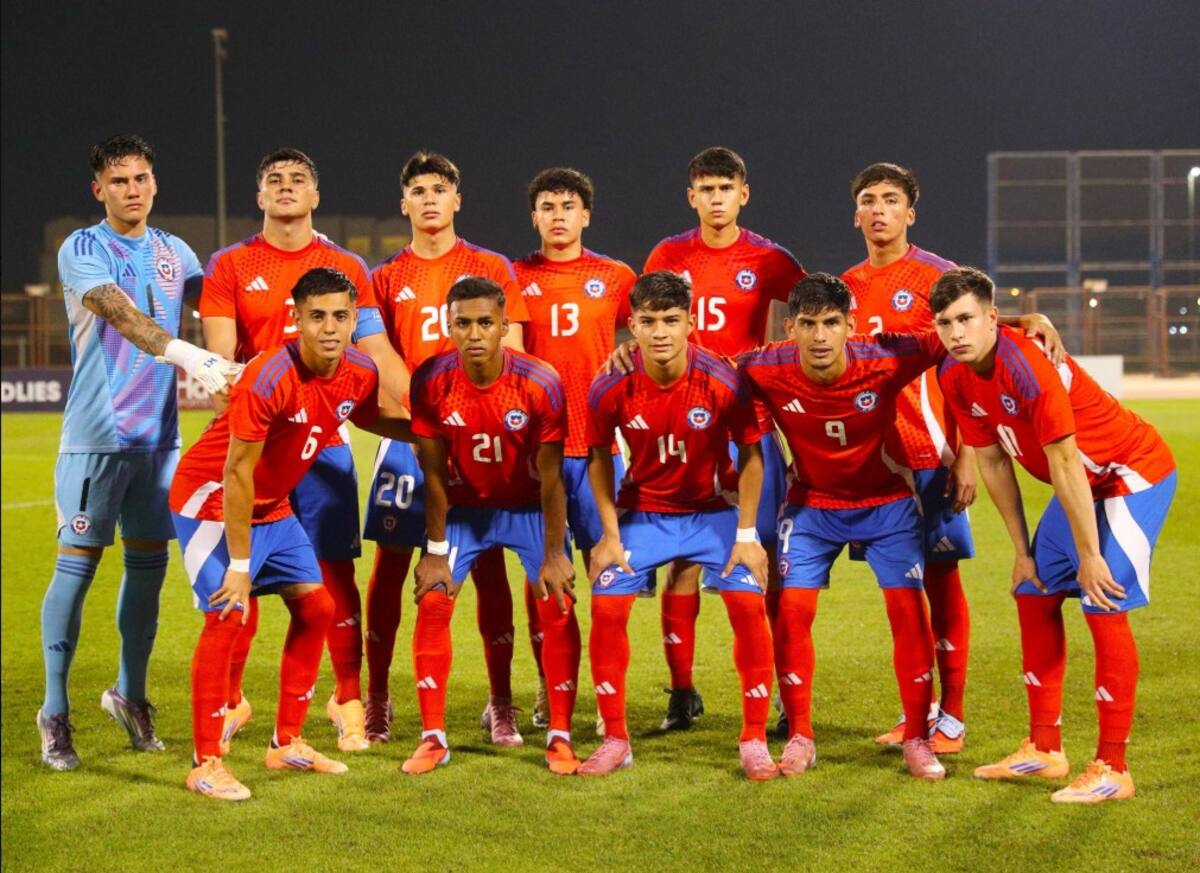 El equipo inicial ante Túnez. Arriba, de izq a der.: Vicente Villegas, Bruno Torres, Martín Jiménez, Javier Gutiérrez, Jaime Poblete y Francisco Daza; abajo: Sebastián Vargas, Jhon Cortés, Christian Díaz, Yastin Cuevas y Joaquín Meneses.