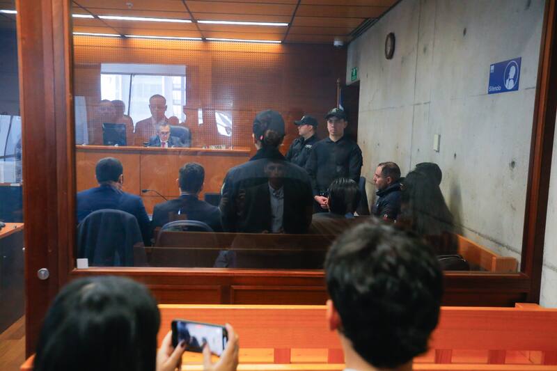 El tribunal decidió dejar a ambos involucrados en prisión preventiva mientras dure la investigación.