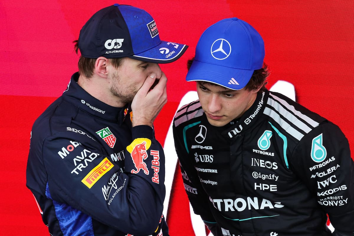Max Verstappen habla con Kimi Antonelli en el podio del GP de Canadá. EFE