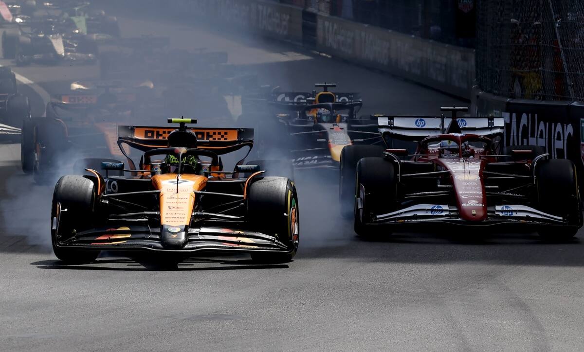 Lando Norris perseguido por Leclerc y Piastri. Así fue todo el Gran Premio de Mónaco. EFE