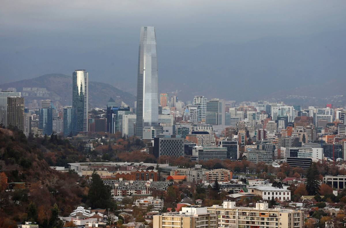 S&P rebaja perspectiva en calificación de Chile a negativa por riesgos para crecimiento económico