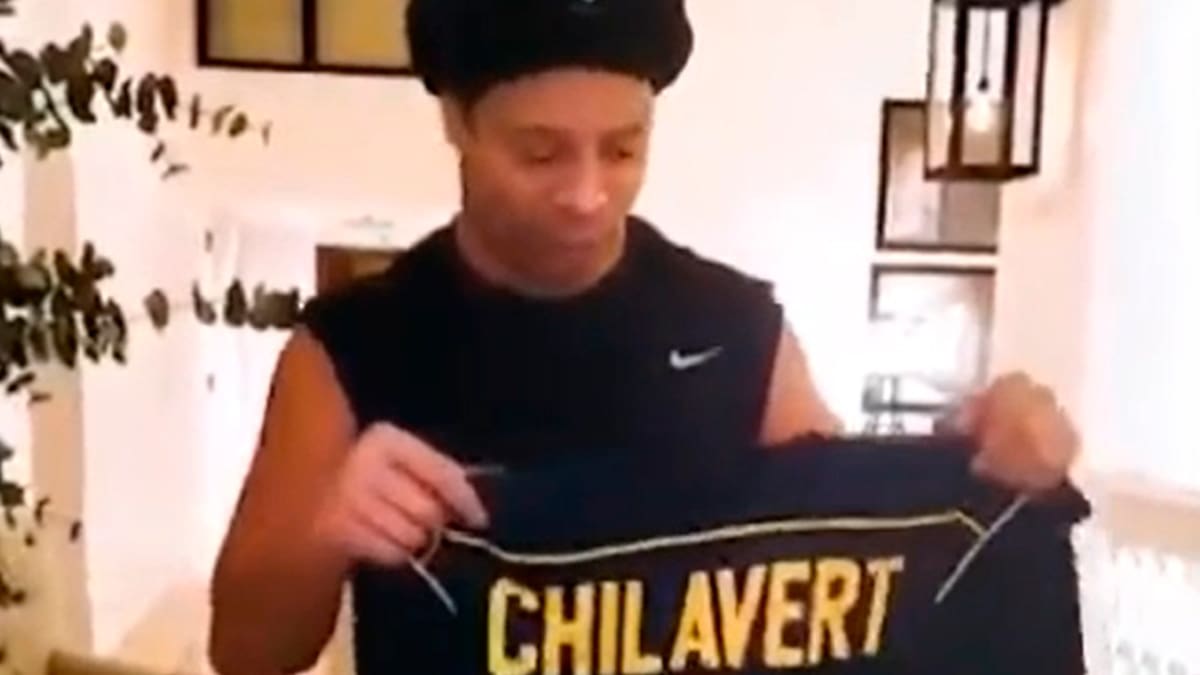 El agradecimiento de Ronaldinho por la camiseta que le regaló Chilavert