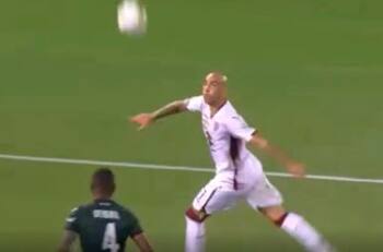 El golazo de volea de Simone Zaza para el empate ante Bologna