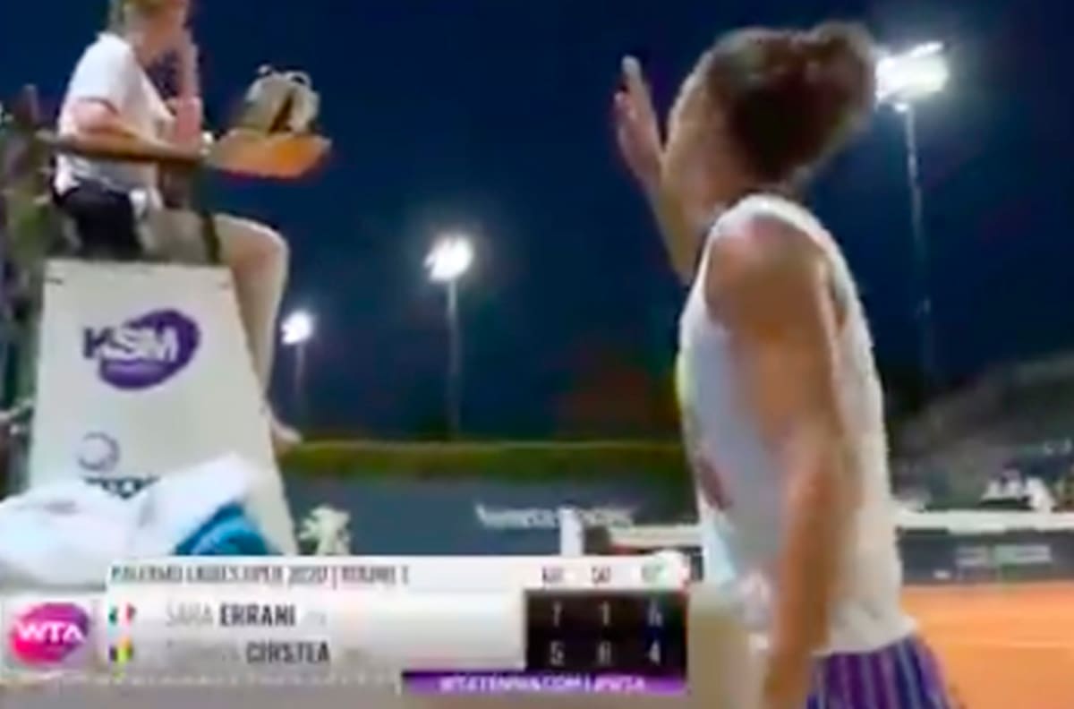 El insólito error de tenista con el que rompió el protocolo sanitario