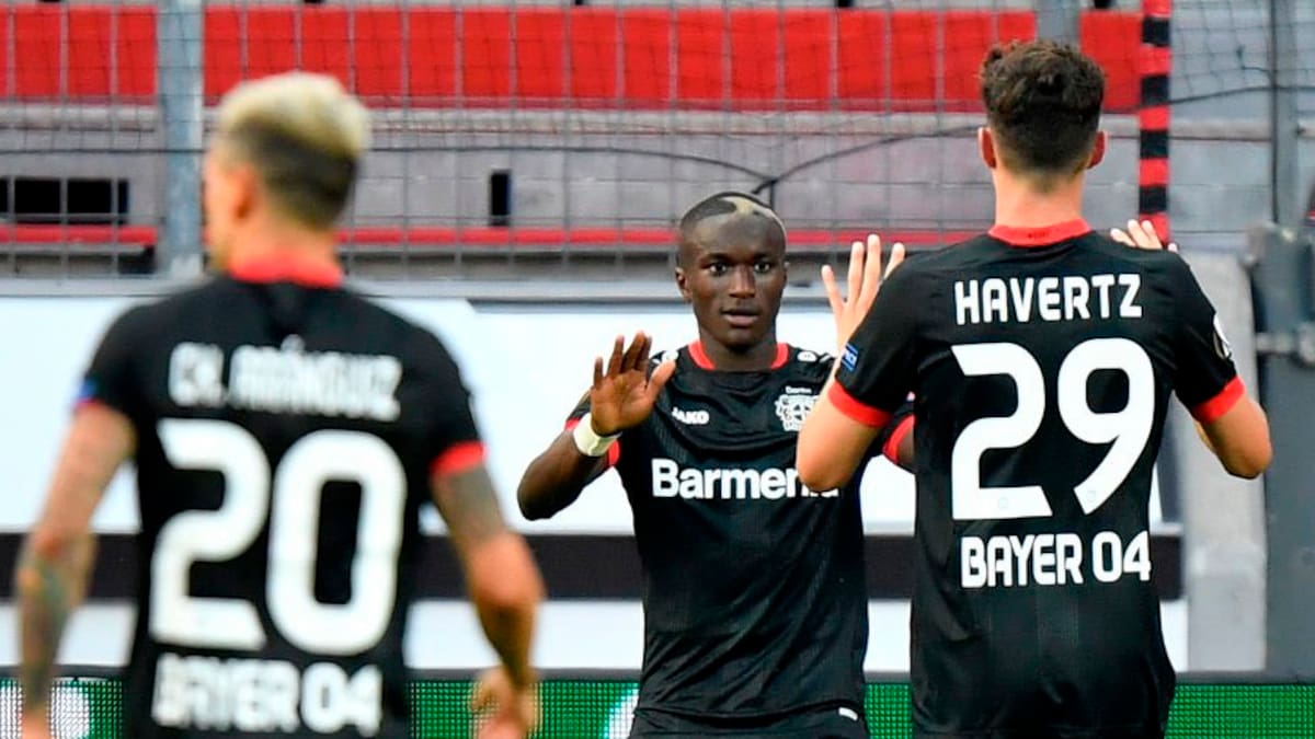 La espectacular asistencia de Charles Aránguiz para el gol del Leverkusen