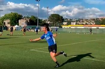 ¡Calidad y pasión intacta! El entrenador Pippo Inzaghi anotó y celebró con todo