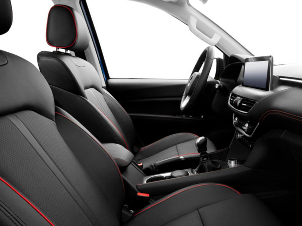 El auto tiene distintas versiones, en donde varía la cantidad de velocidades disponibles, por ejemplo.