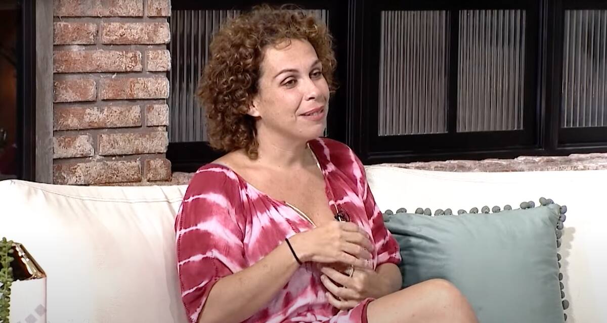 Fran Conserva se emociona al hablar de Claudia Conserva. Créditos: TV+.